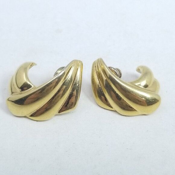 Vintage Napier Gold Tone Stud Earrings, Retro Swoop Design, 80s 90s Style - Picture 1 of 6
